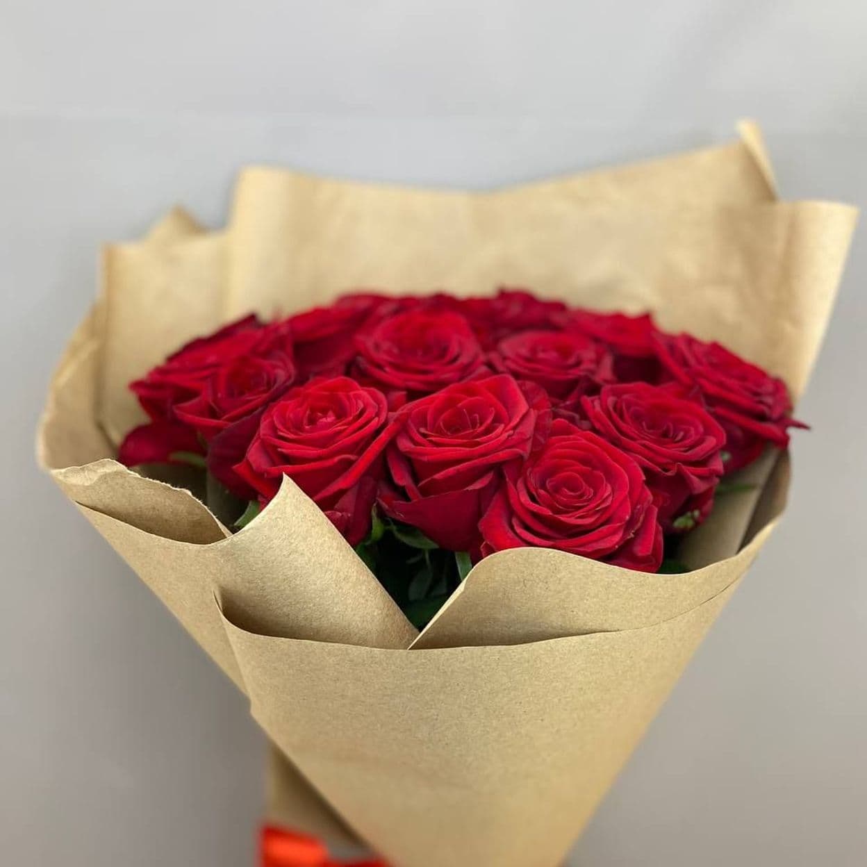 Купить Букет из 15 роз в крафте