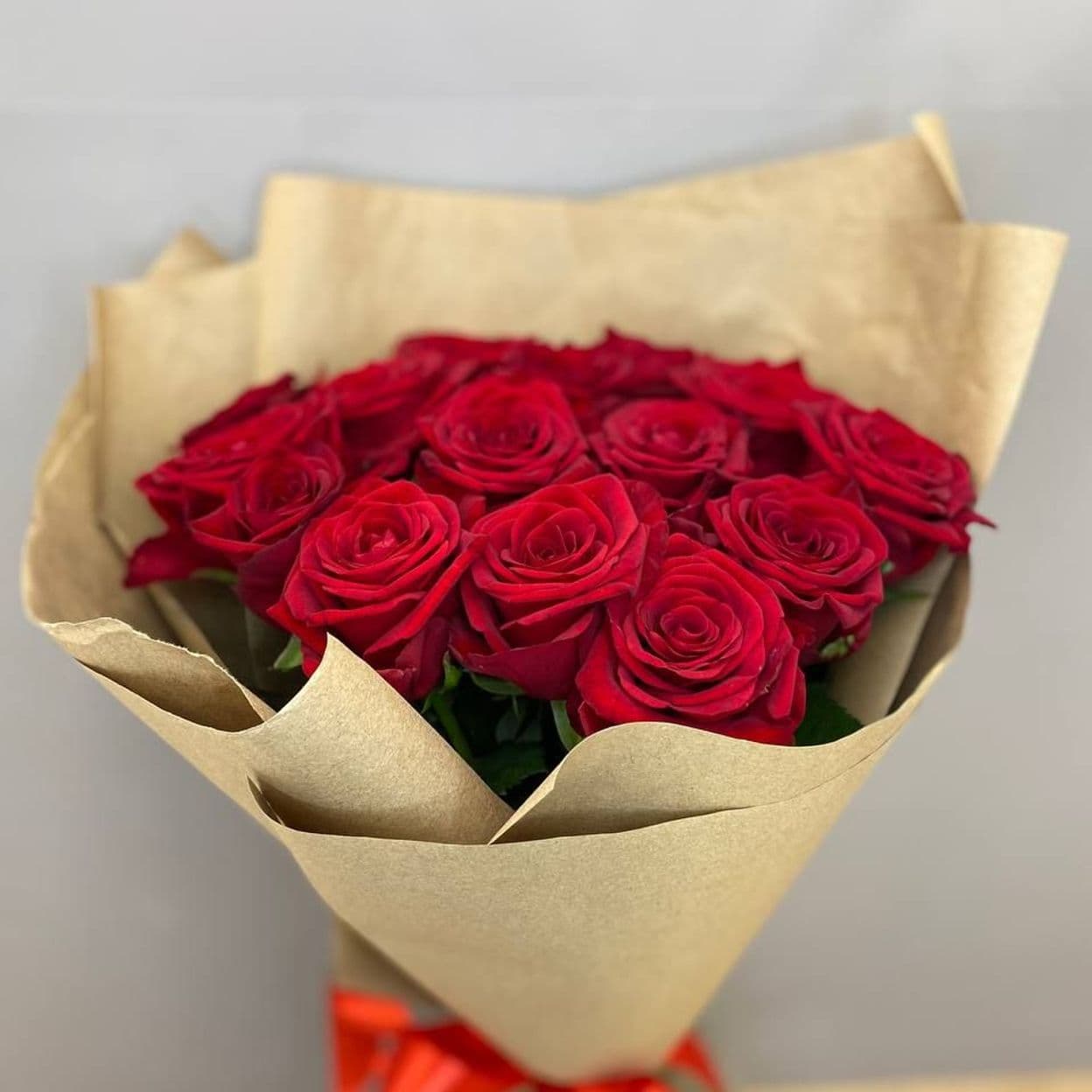 Купить Букет из 15 роз в крафте