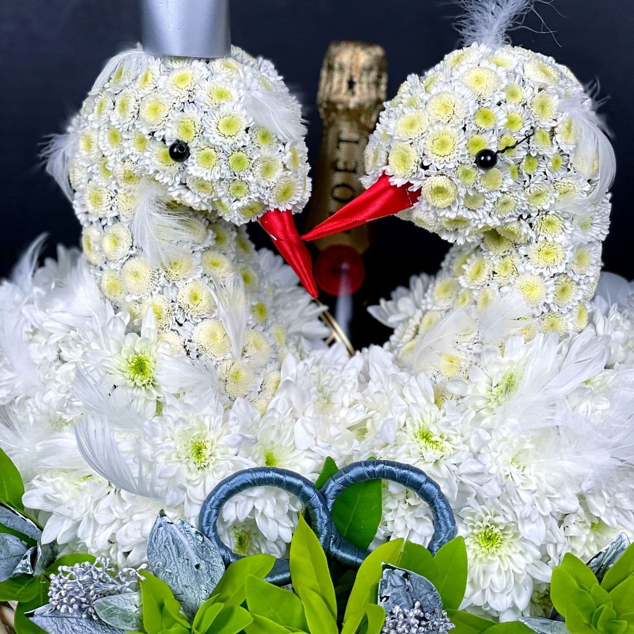 Купить Лебеди свадебные из цветов арт. 72