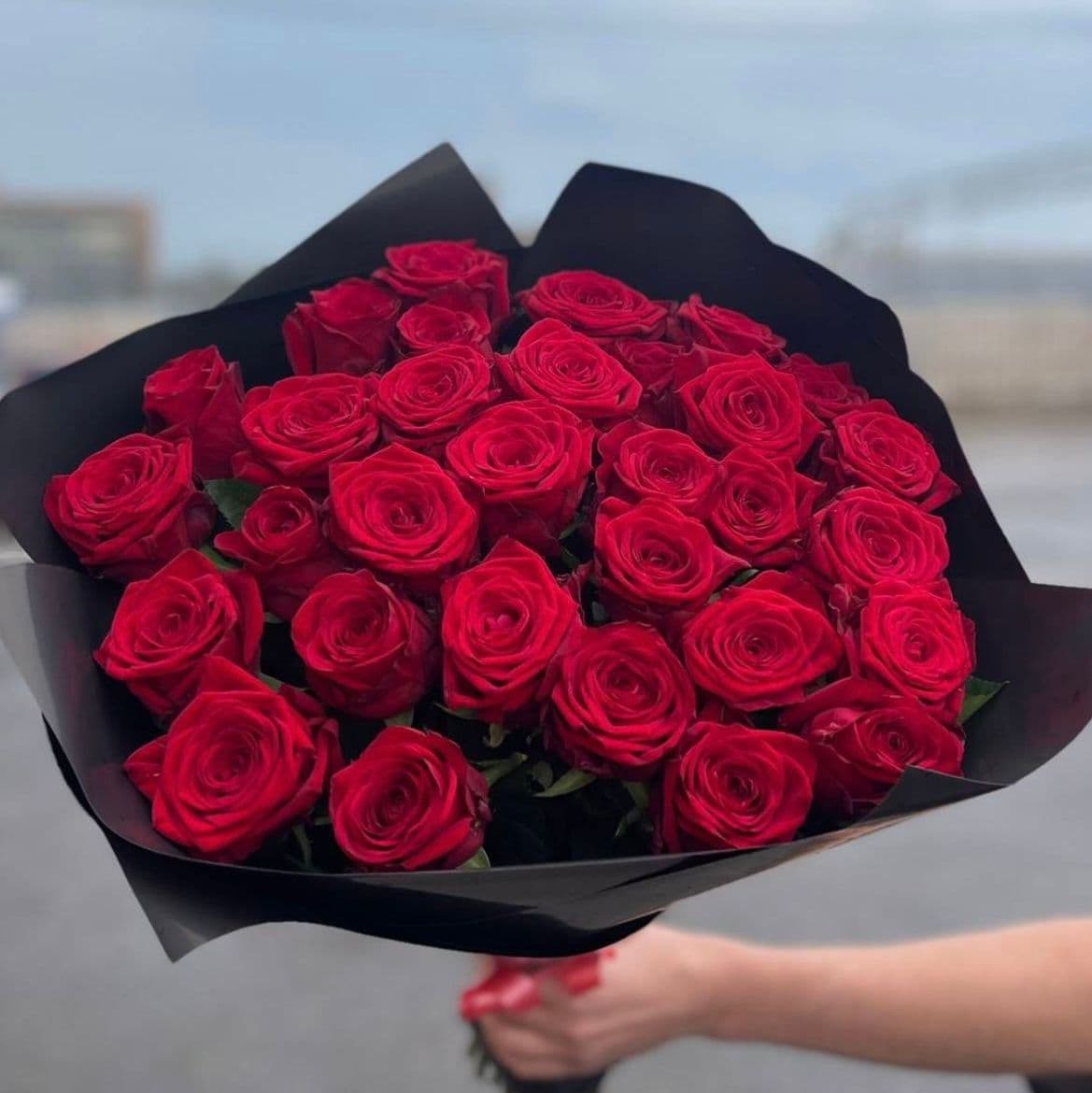 Купить Букет из 29 красных роз