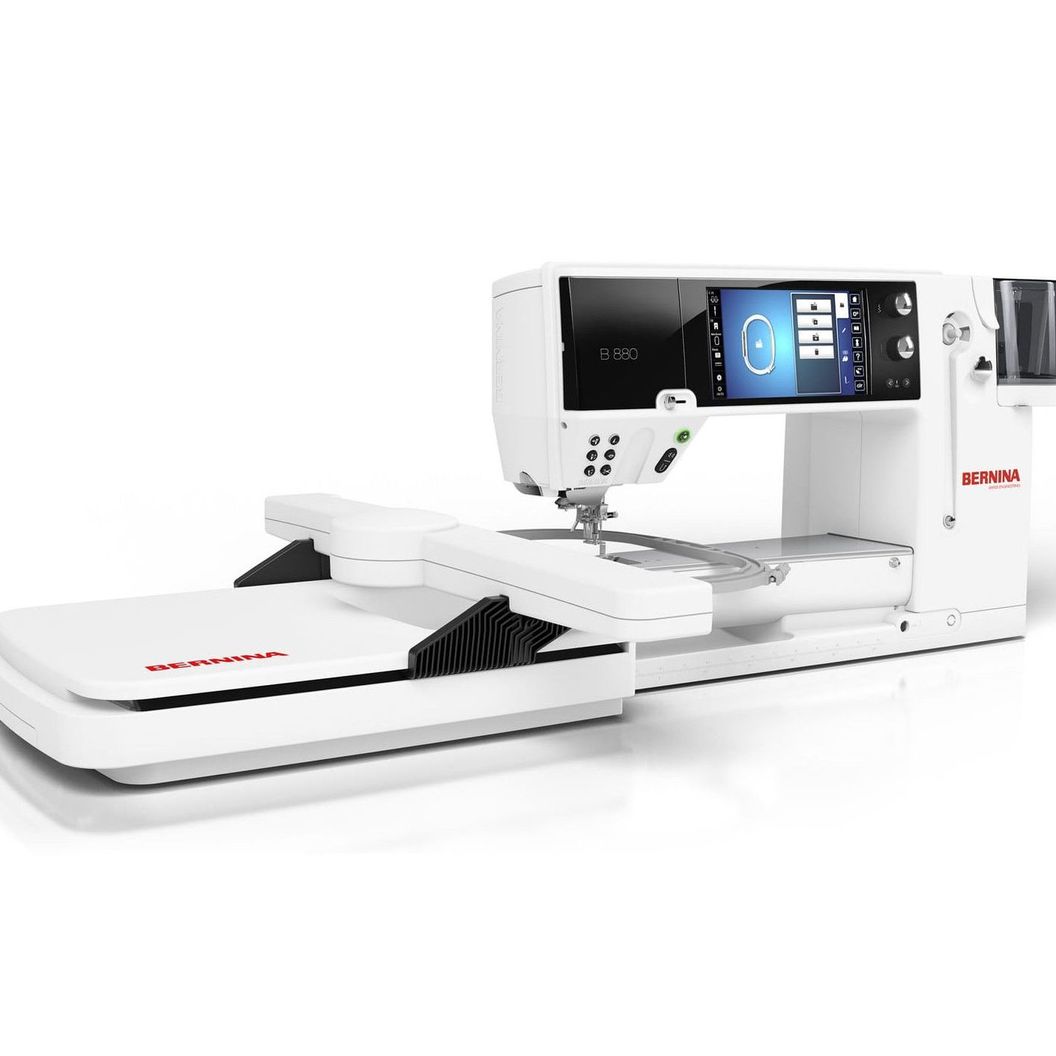 Купить Швейно-вышивальная машина BERNINA 880 PLUS + вышивальный блок