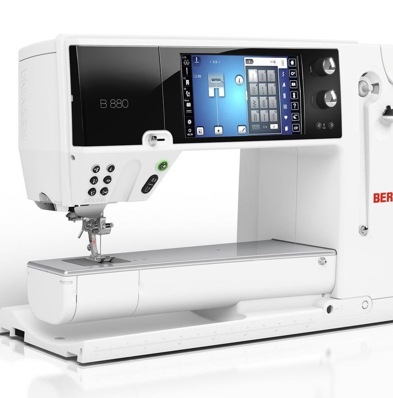 Купить Швейно-вышивальная машина BERNINA 880 PLUS + вышивальный блок