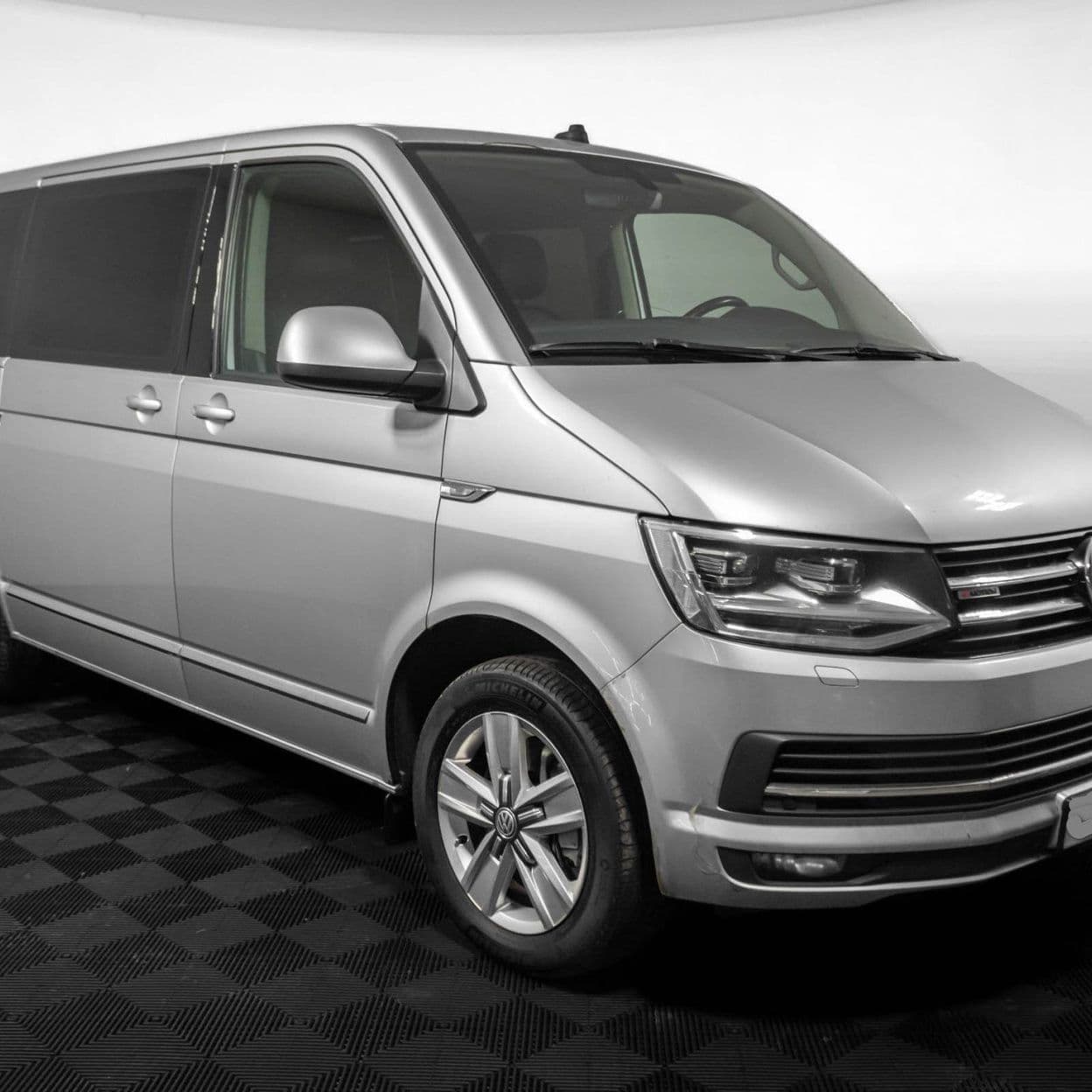 Купить VW Multivan, 7 мест 4*4, бизнес-класс