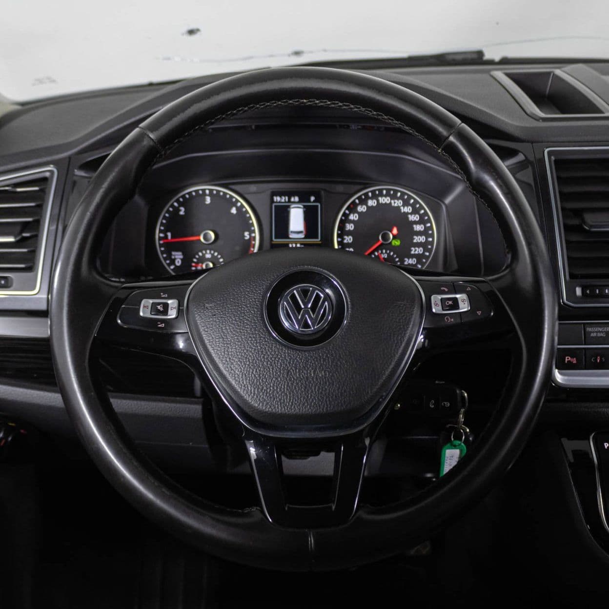 Купить VW Multivan, 7 мест 4*4, бизнес-класс