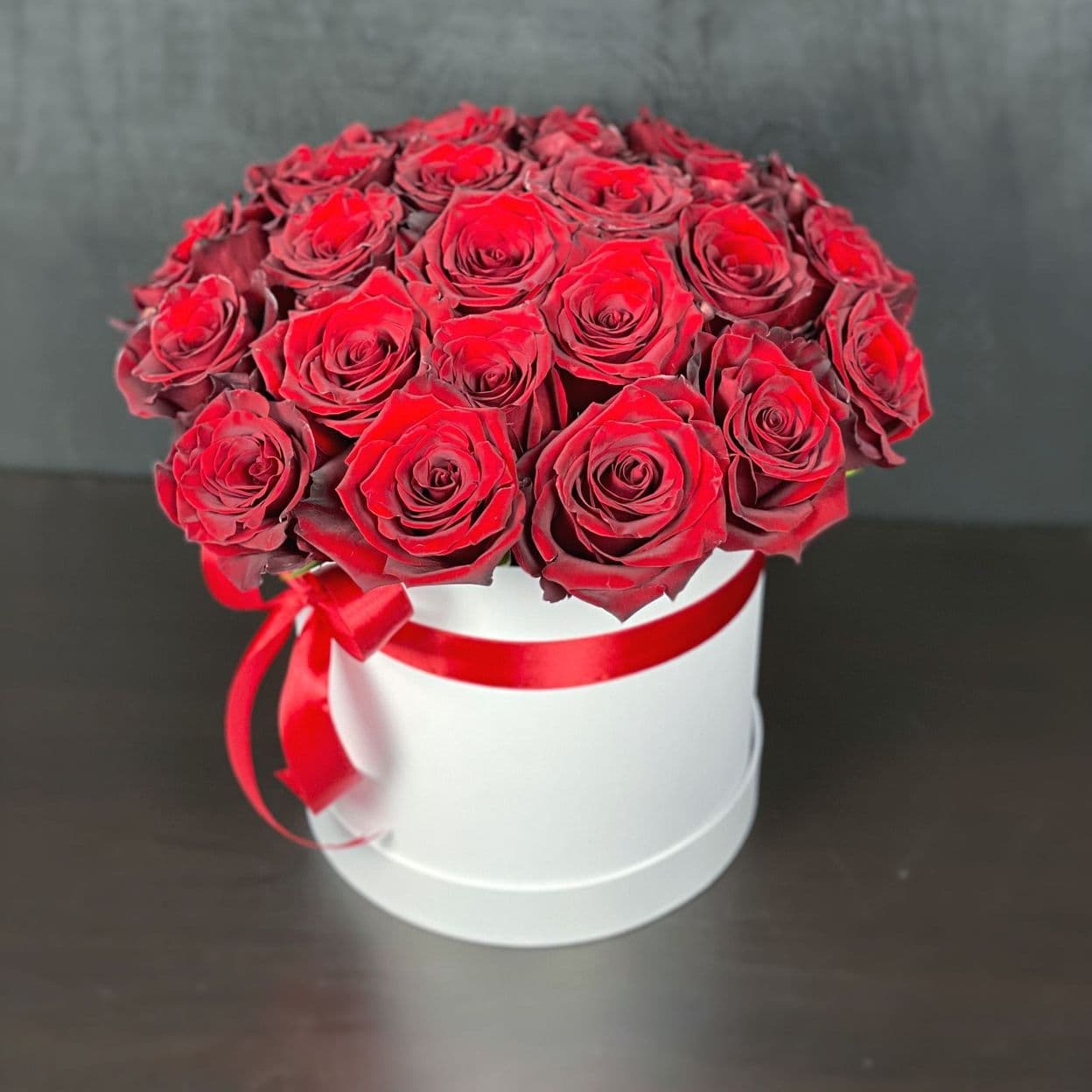 Купить Красные розы в шляпной коробке арт. 85