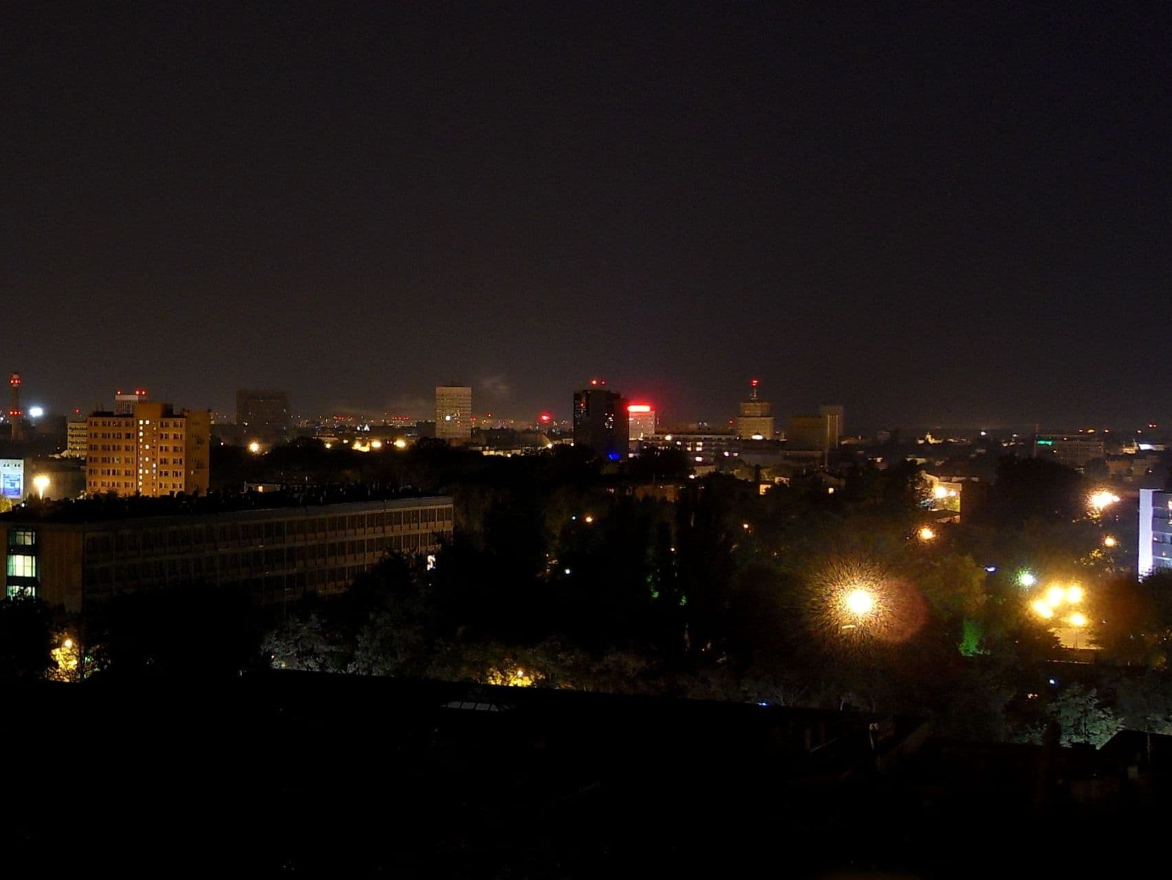 вид из окна на ночной город