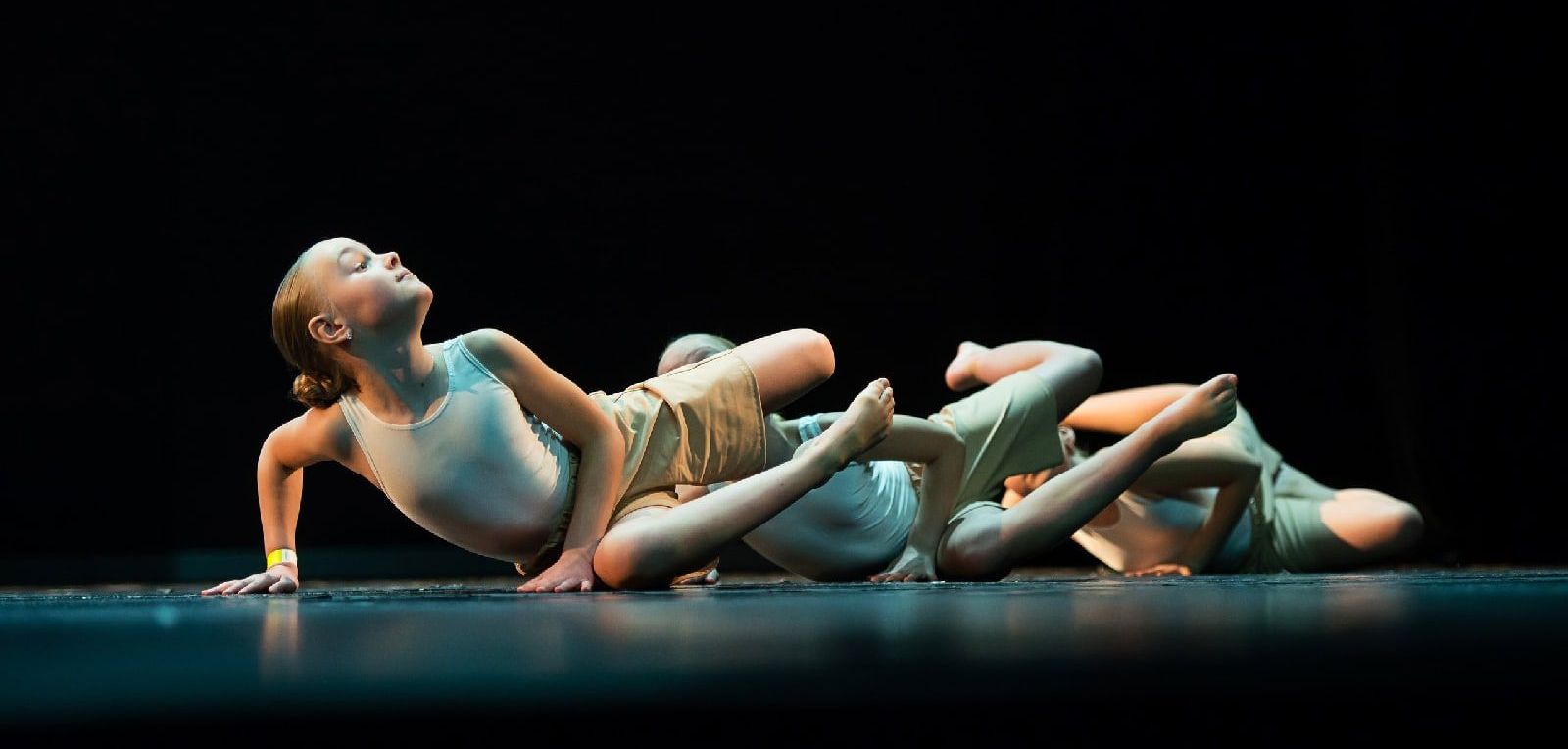Современный танец - средняя группа спортивных танцев, хореограф Анастасия Ж.