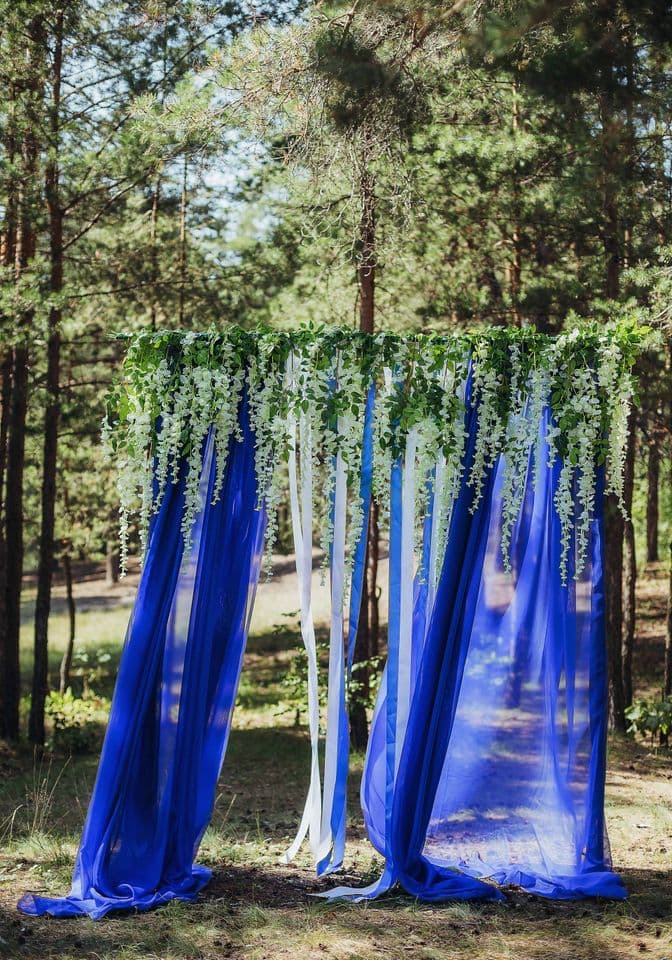 Декор свадьбы в синем цвете с кружевом