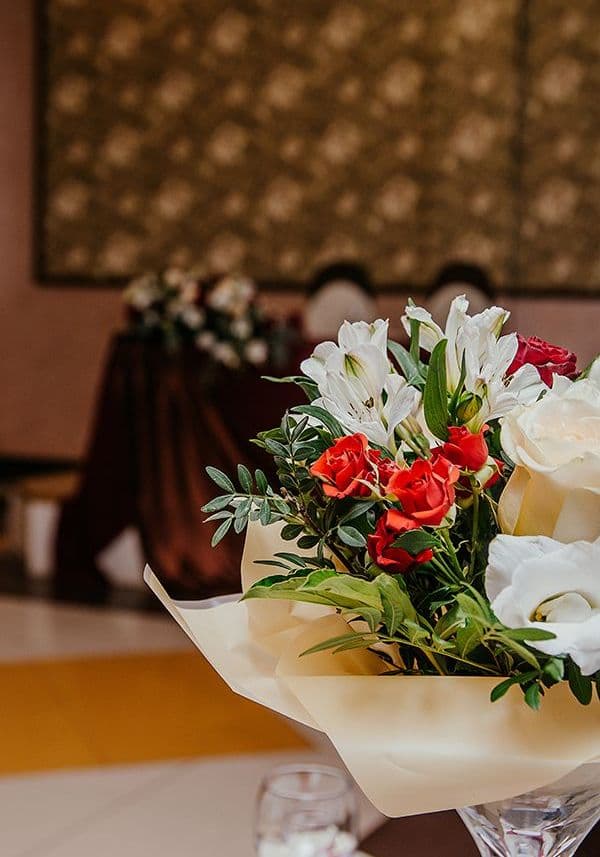 Оформление свадьбы живыми цветами в ресторане "Волна" г. Балахна