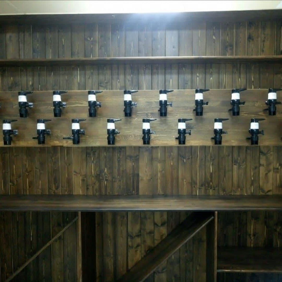 Стена краны пиво