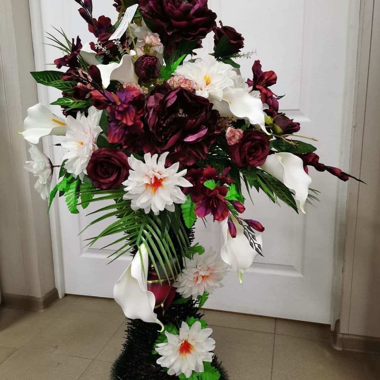 одежда для покойника, одежда в гроб, специальная, погребальная одежда мужская и женская, гробы лакированные, гробы для похорон, гробы с различной фурнитурой и материалами обивки, венки, траурные венки, букеты на похороны, центр ритуальных услуг ООО Ритус, Ритус, ритуальные услуги, ритуальные принадлежности, похороны, бальзамирование, оформление документов для погребения, кремация, копка могил, катафалк, траурные ленты, кресты, памятники Бронницы, Бронницкий район 