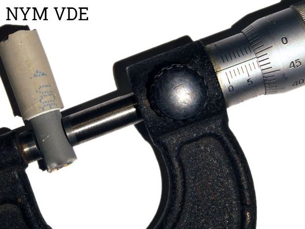Замер диаметра пластичного заполнения кабеля, выполненного по стандарту VDE