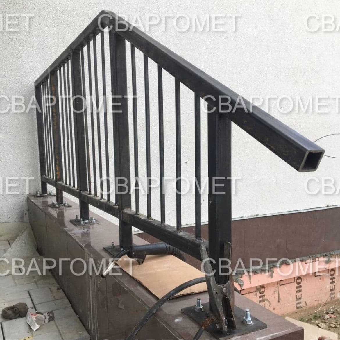 Монтаж металлических ограждений