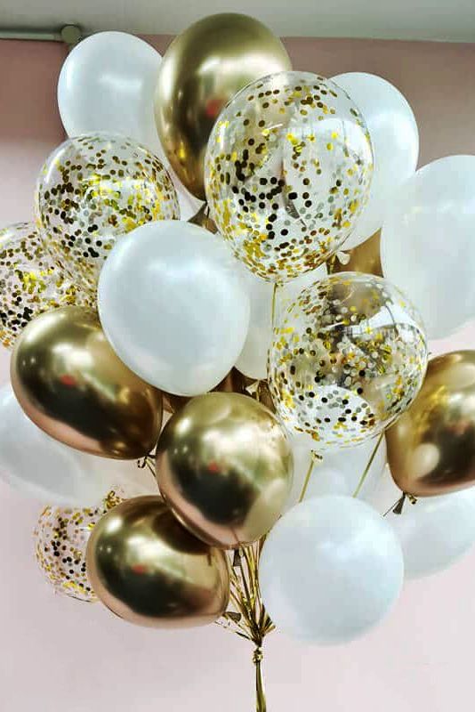 Букет воздушных шаров с гелием, белого, золотого цвета и шаров с конфетти