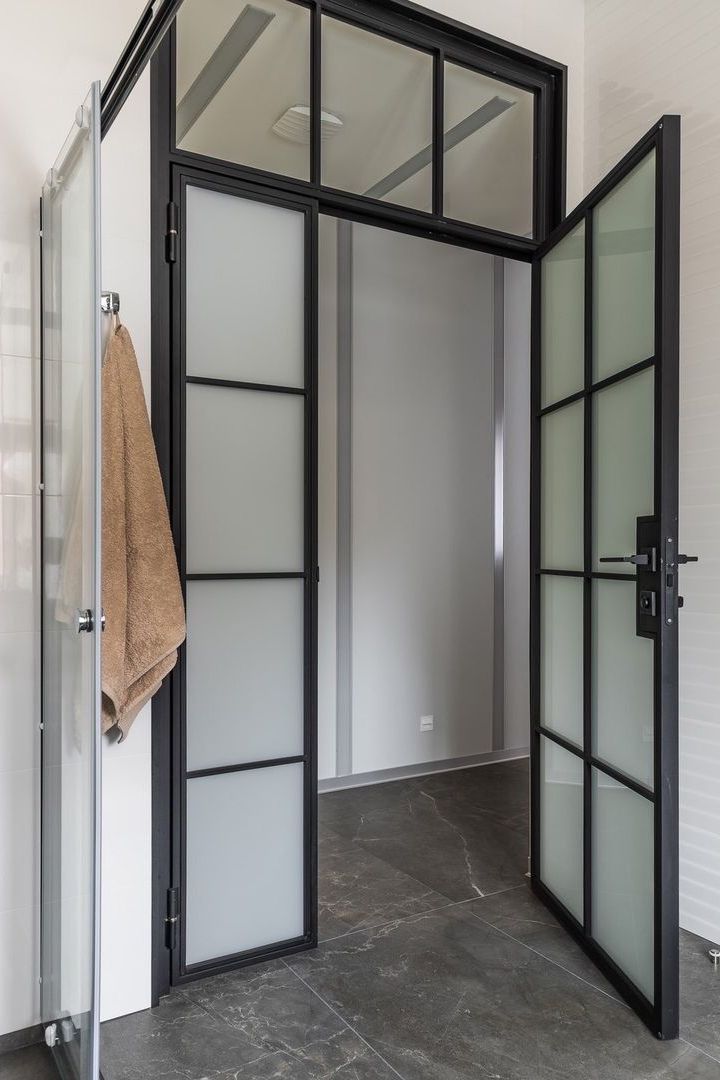 Лофт перегородка с распашной дверью Modello Ferro для ванной комнаты. Монтаж в г. Самара
