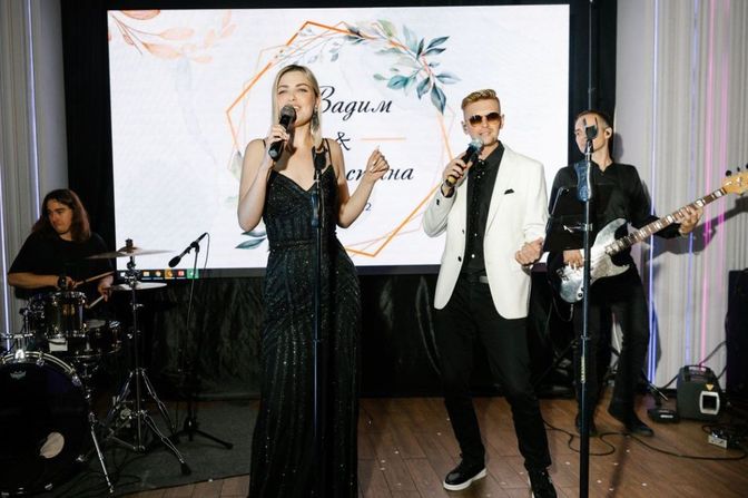 Инга Гуреева и Руслан Мустафин - вокалисты группы "Москвичка"