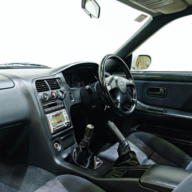 Салон Skyline GTS25