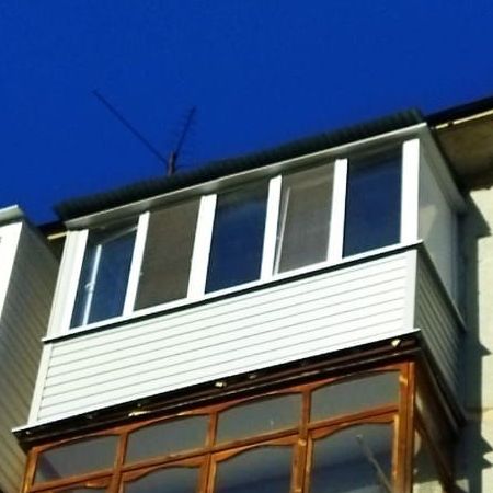 Obshivka balkona s kryshey ot 38000 rubley v kamyshine