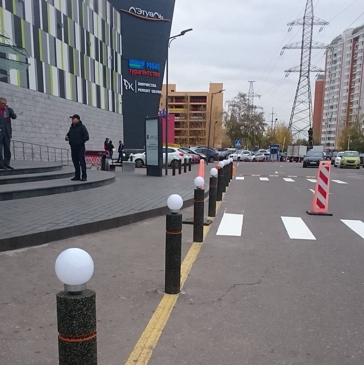 Мягкий столб гибкий резиновый ограничитель движения в Москве и Одинцово  из резиновой крошки на парковку