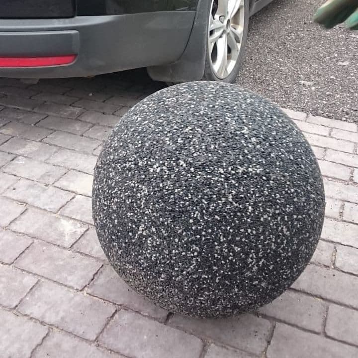 Фигура шар сфера из резиновой крошки для детской игровой спортивной площадки на парковку
