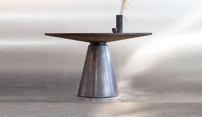 Фото стола Round с опорой в металле