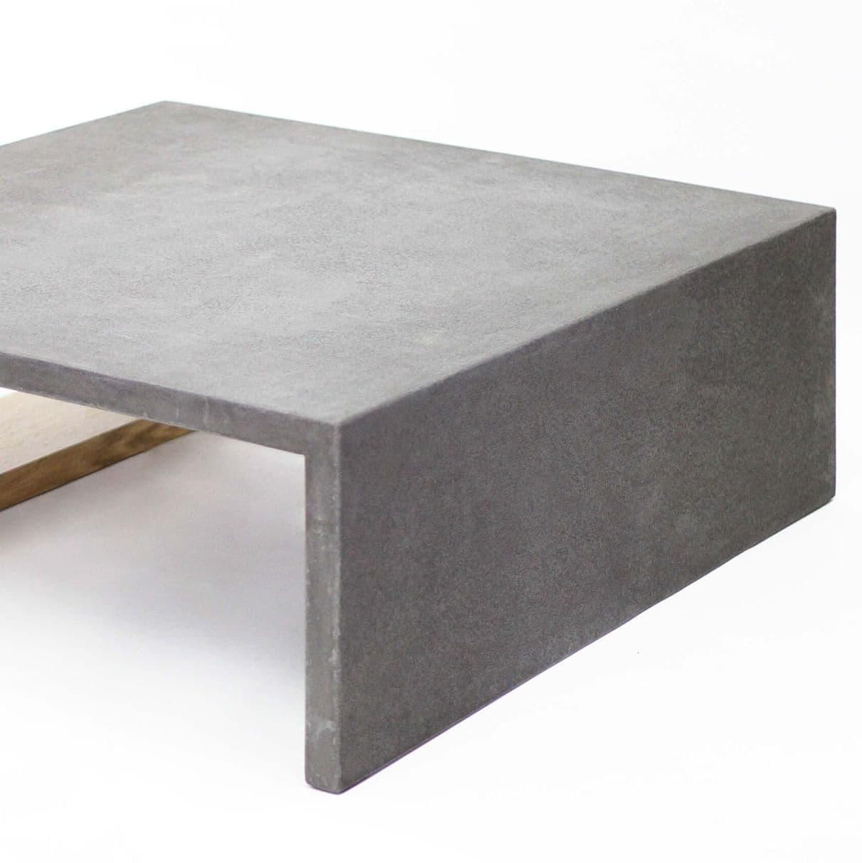 Фото бетонной столешницы столика Frame