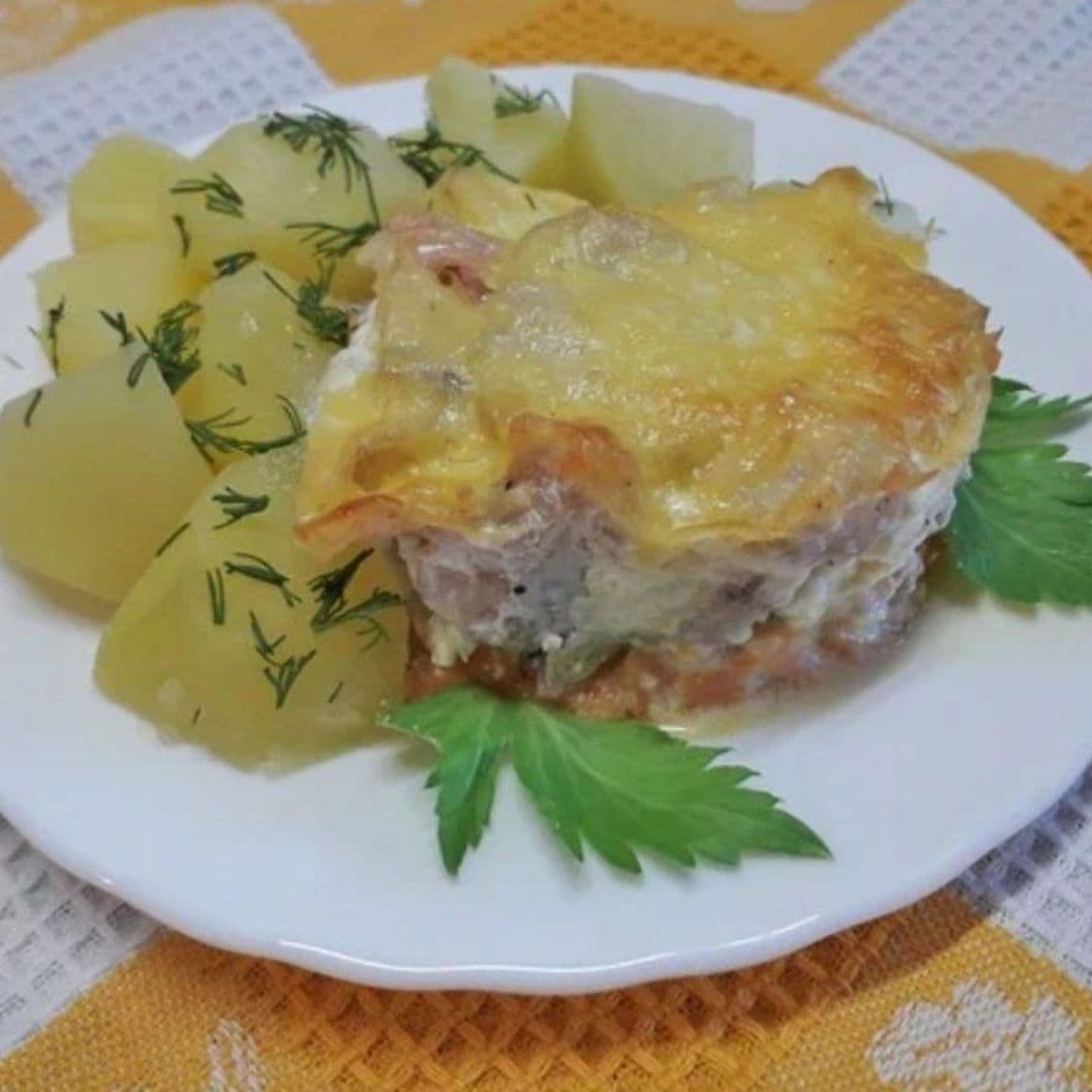 Купить Конгрио в духовке с сыром, луком и морковью 