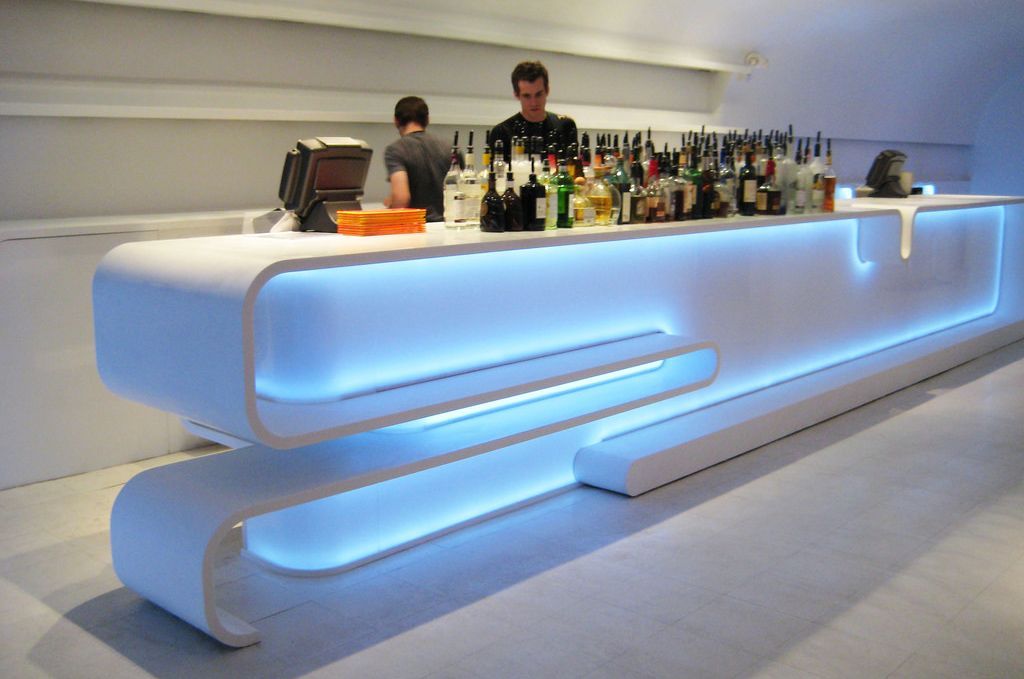 Дизайнерская барная стойка из камня с подсветкой