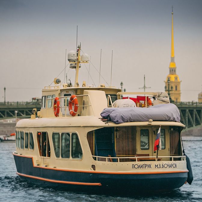 Политрук Бочаровретро теплоход