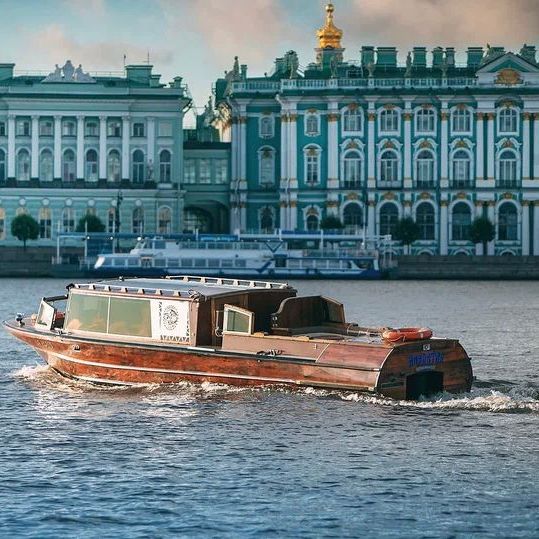 Снять теплоход в Санкт-Петербурге