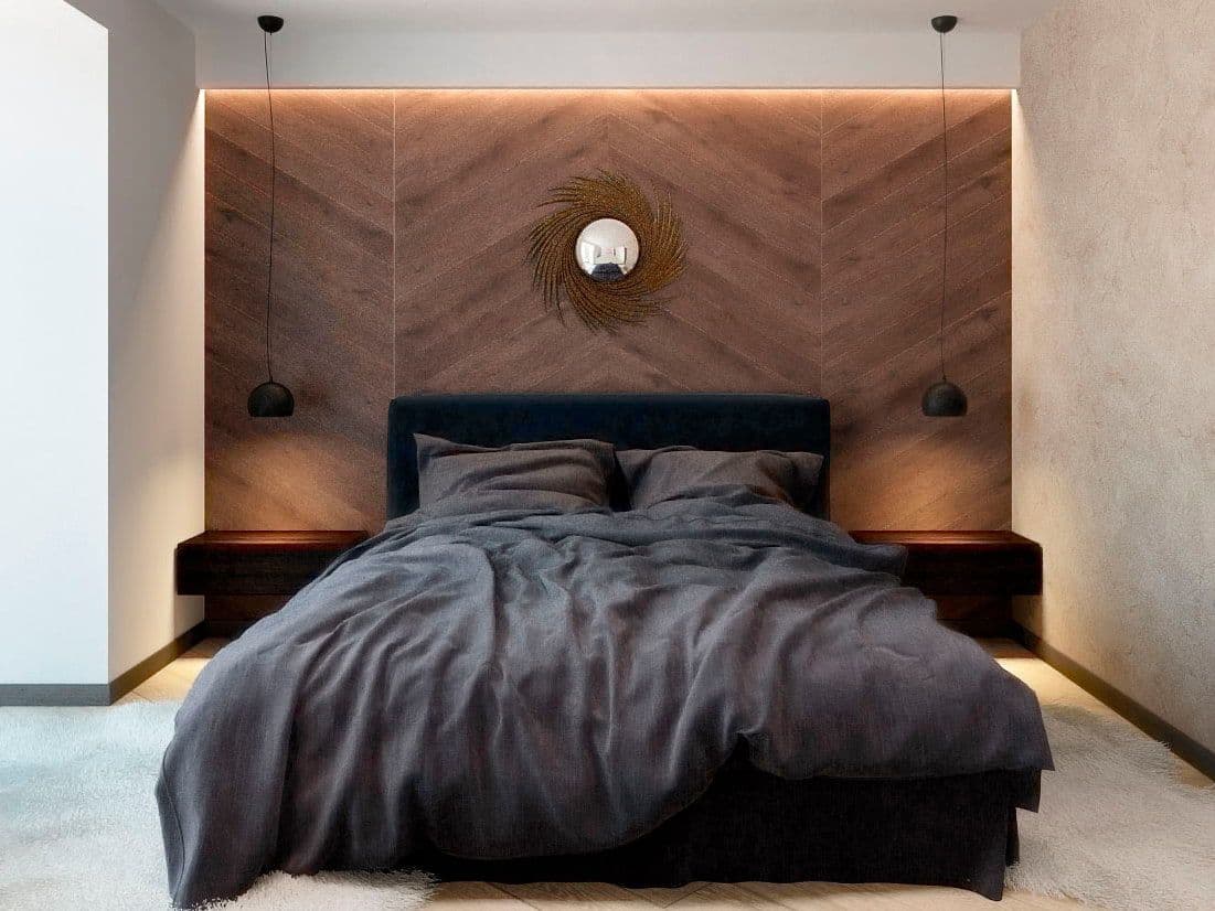 Дизайн интерьера спальни с деревянным панно в изголовье, темно синей кроватью в современном стиле в коричнево бежевых оттенках
