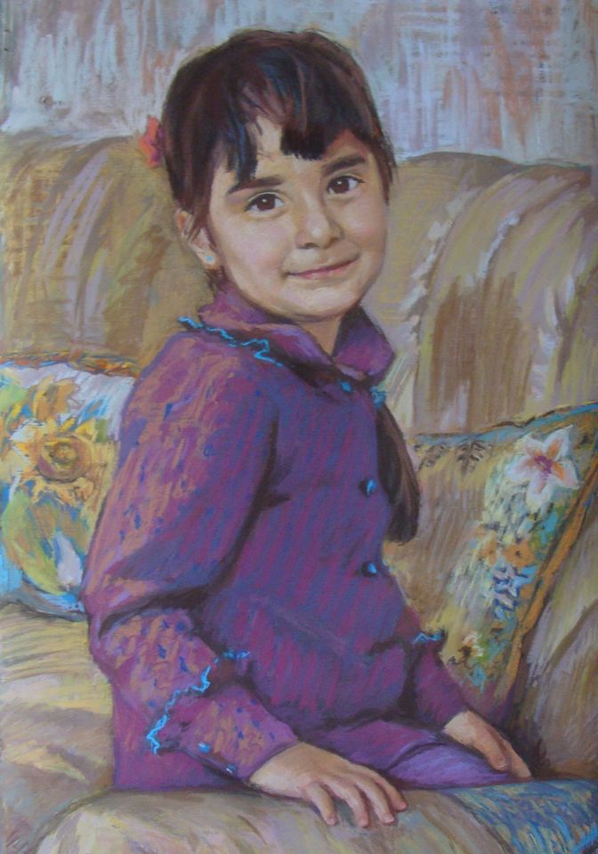 портрет девочки пастелью в интерьере
