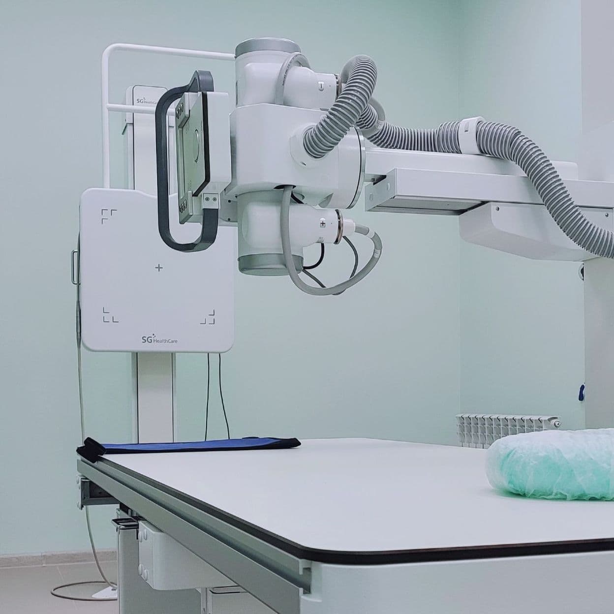Купить Обследование проводится на рентгеновском комплексе корейского производства JUMONG® - это цифровое высокочувствительное оборудование дает широкие диагностические возможности и позволяет получать безупречные рентгеновские снимки при обследовании любых частей тела